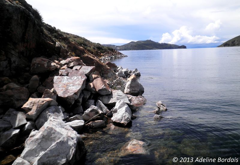 Fichier:Erosion des falaises, Lac Titicaca, Bolivie.jpg