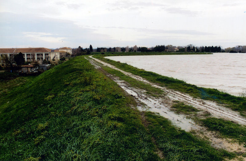 Fichier:Digue Rhône Paul.jpg