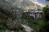 Chutes d'eau, érosion des falaises et fragilisation de la plateforme, Equateur.jpg